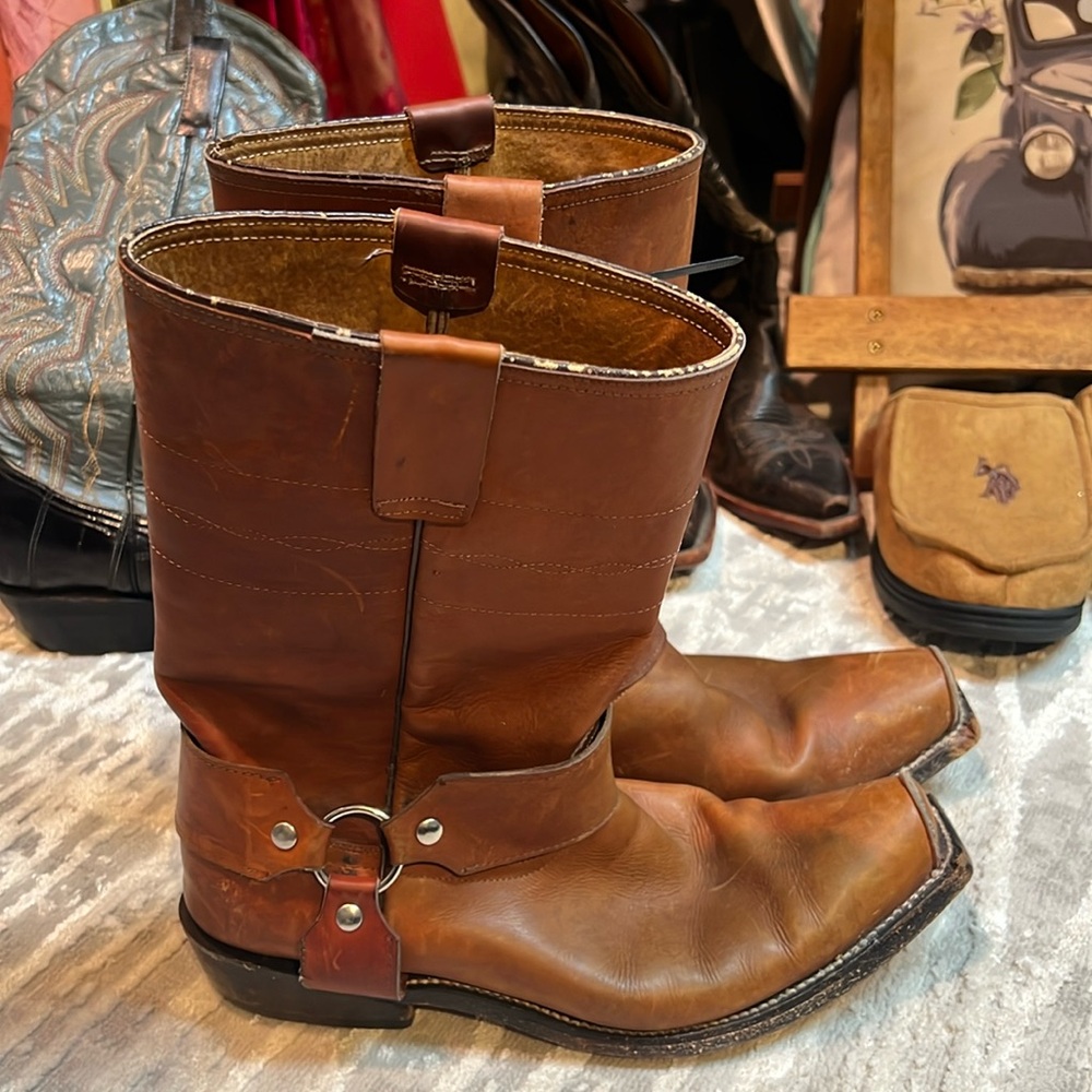 Men’s size 10 tan leather El patriot cowboy boots with stitching and hardware